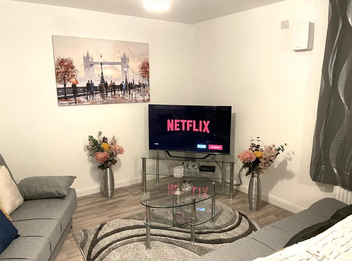 Supreme - 1 Bedroom Apart Sleeps 4 Short/Long Stay Gillingham  Exteriör bild