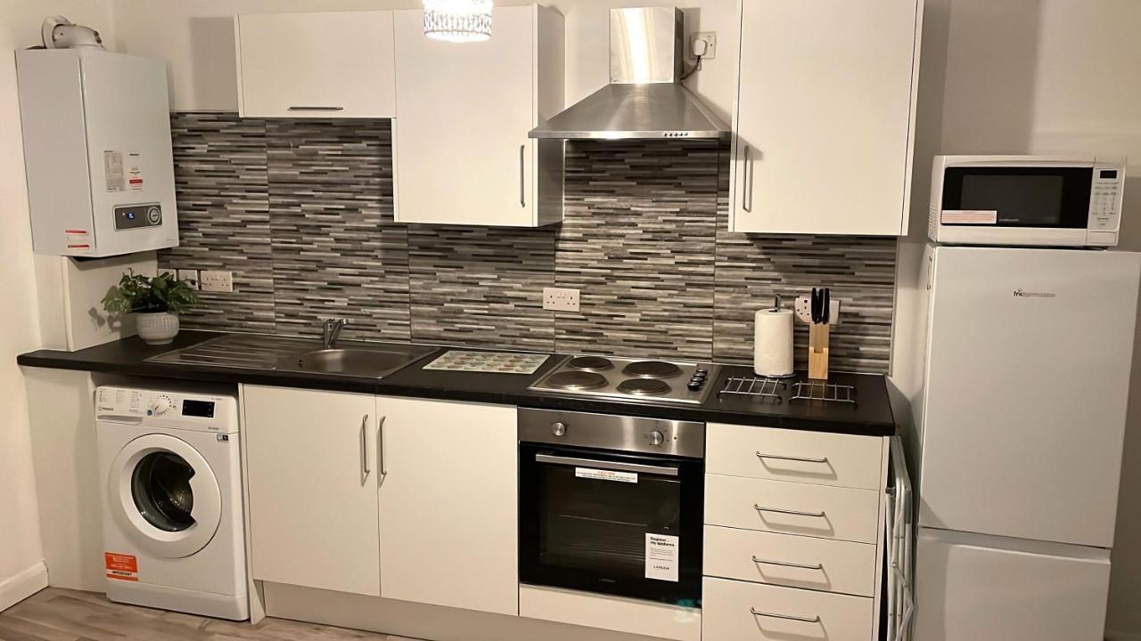 Supreme - 1 Bedroom Apart Sleeps 4 Short/Long Stay Gillingham  Exteriör bild