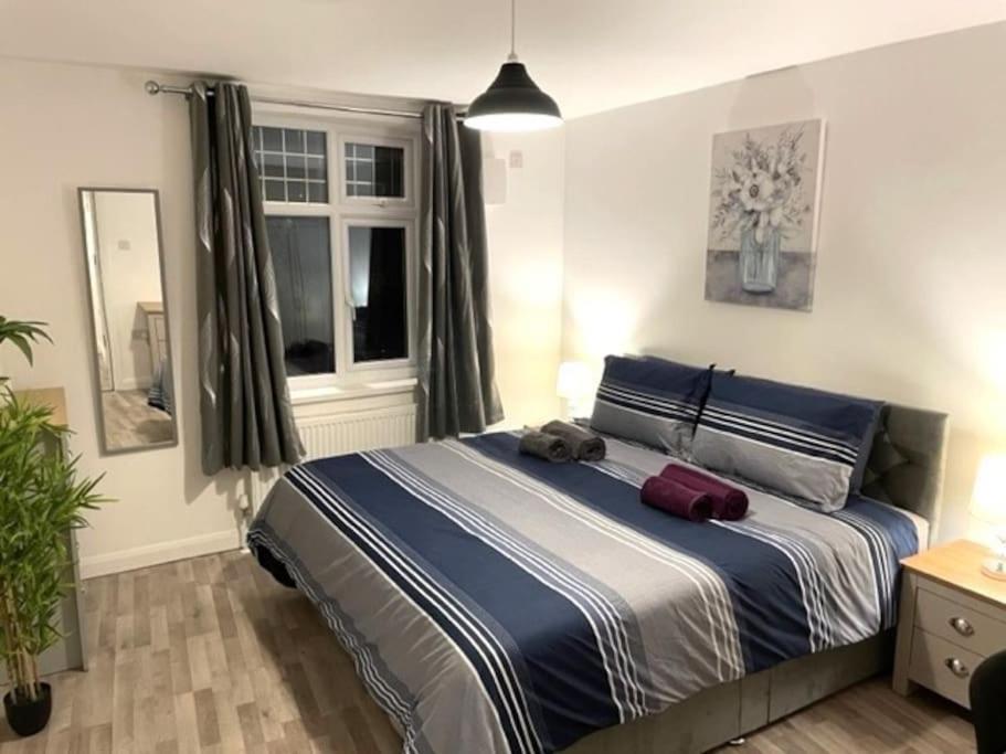 Supreme - 1 Bedroom Apart Sleeps 4 Short/Long Stay Gillingham  Exteriör bild