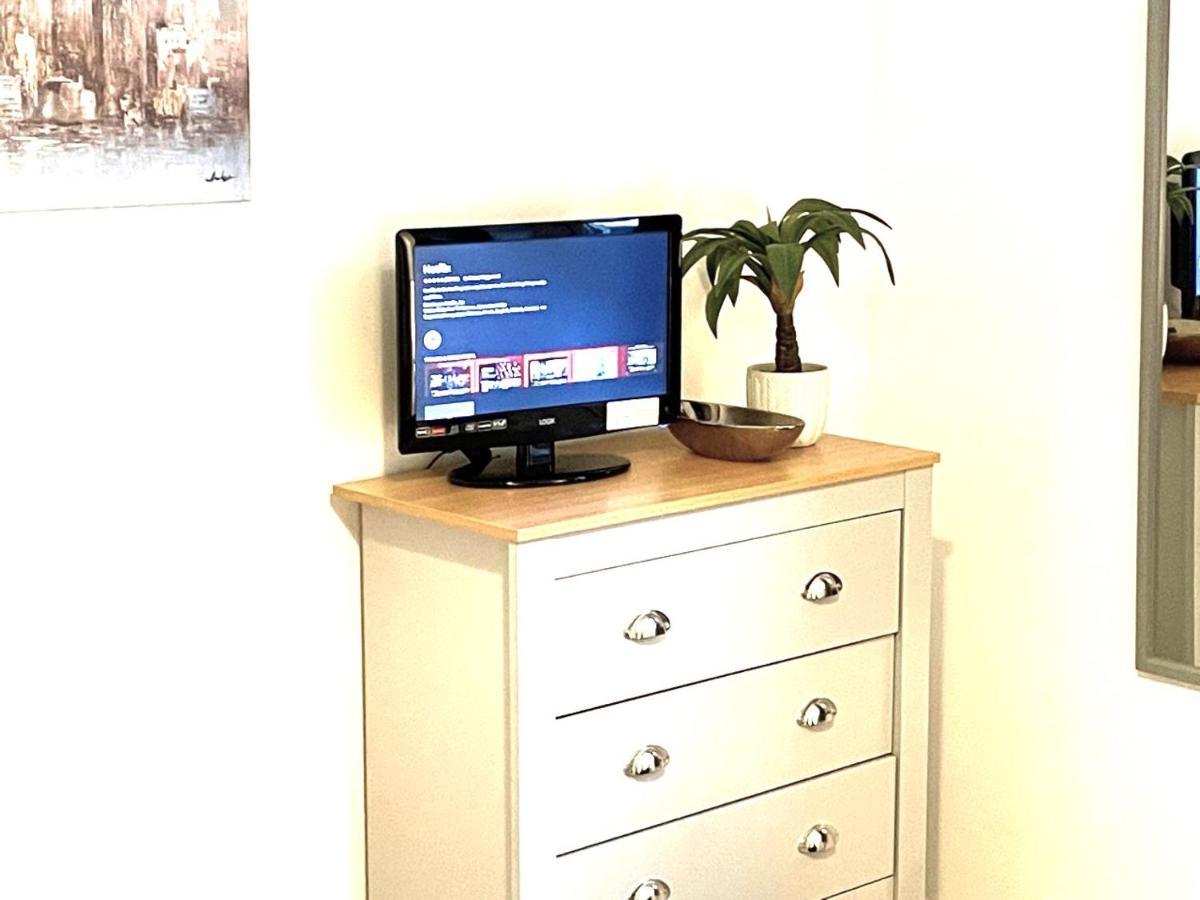 Supreme - 1 Bedroom Apart Sleeps 4 Short/Long Stay Gillingham  Exteriör bild