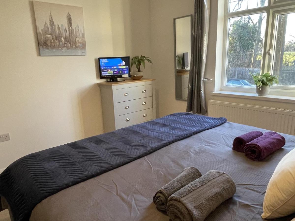 Supreme - 1 Bedroom Apart Sleeps 4 Short/Long Stay Gillingham  Exteriör bild