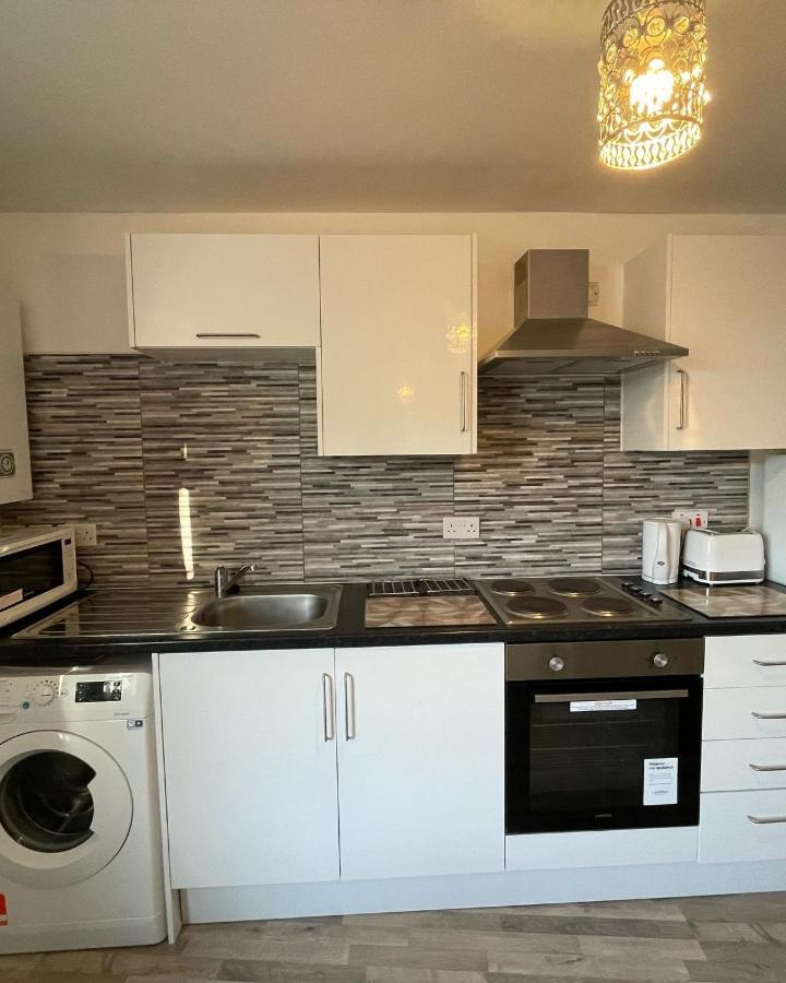 Supreme - 1 Bedroom Apart Sleeps 4 Short/Long Stay Gillingham  Exteriör bild